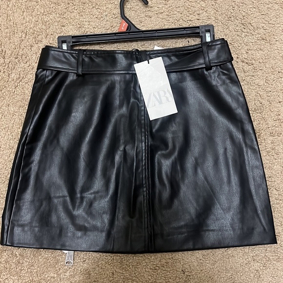 Black Leather Zara skirt - Picture 3 of 3